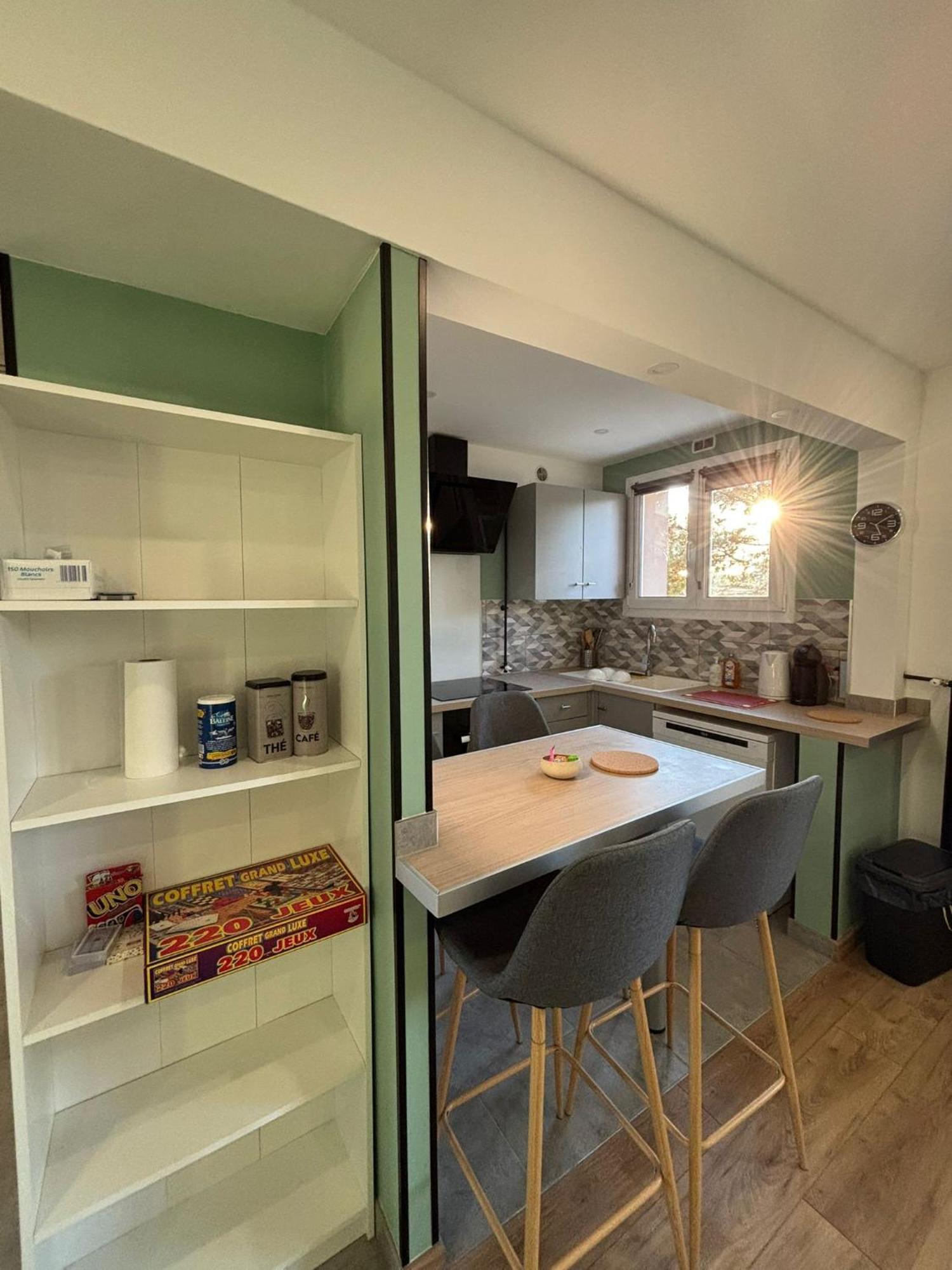 1 A Proche Luxembourg Apartment *