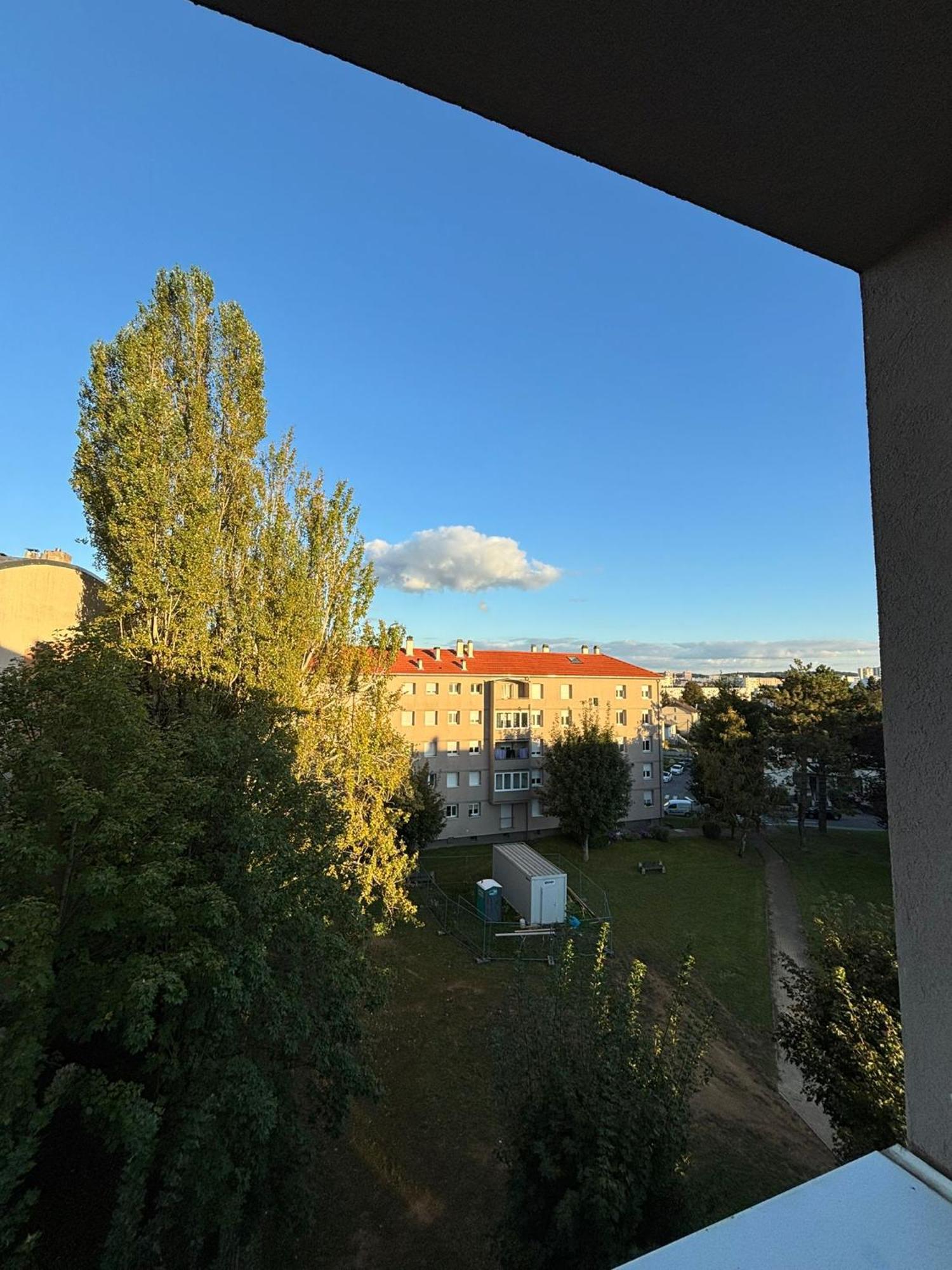 1 A Proche Luxembourg Apartment *