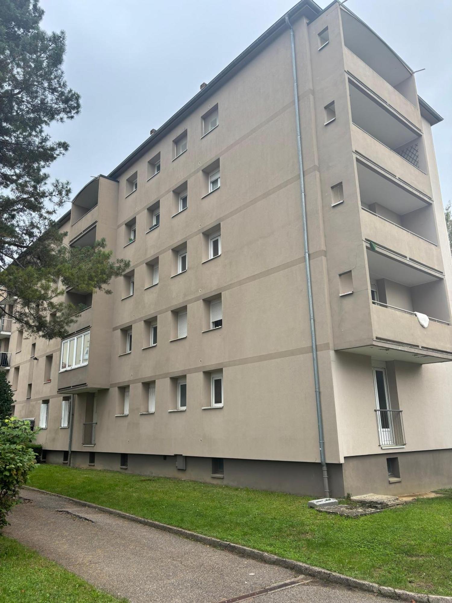 1 A Proche Luxembourg Apartment